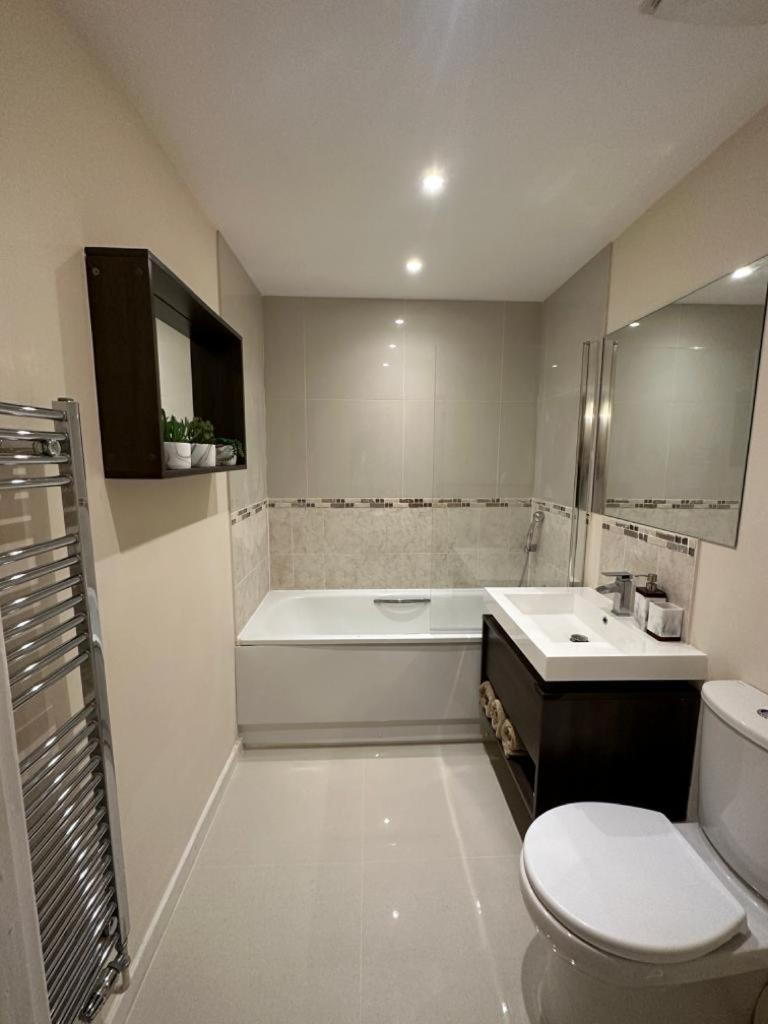 Modern Flat Appartement Watford  Buitenkant foto