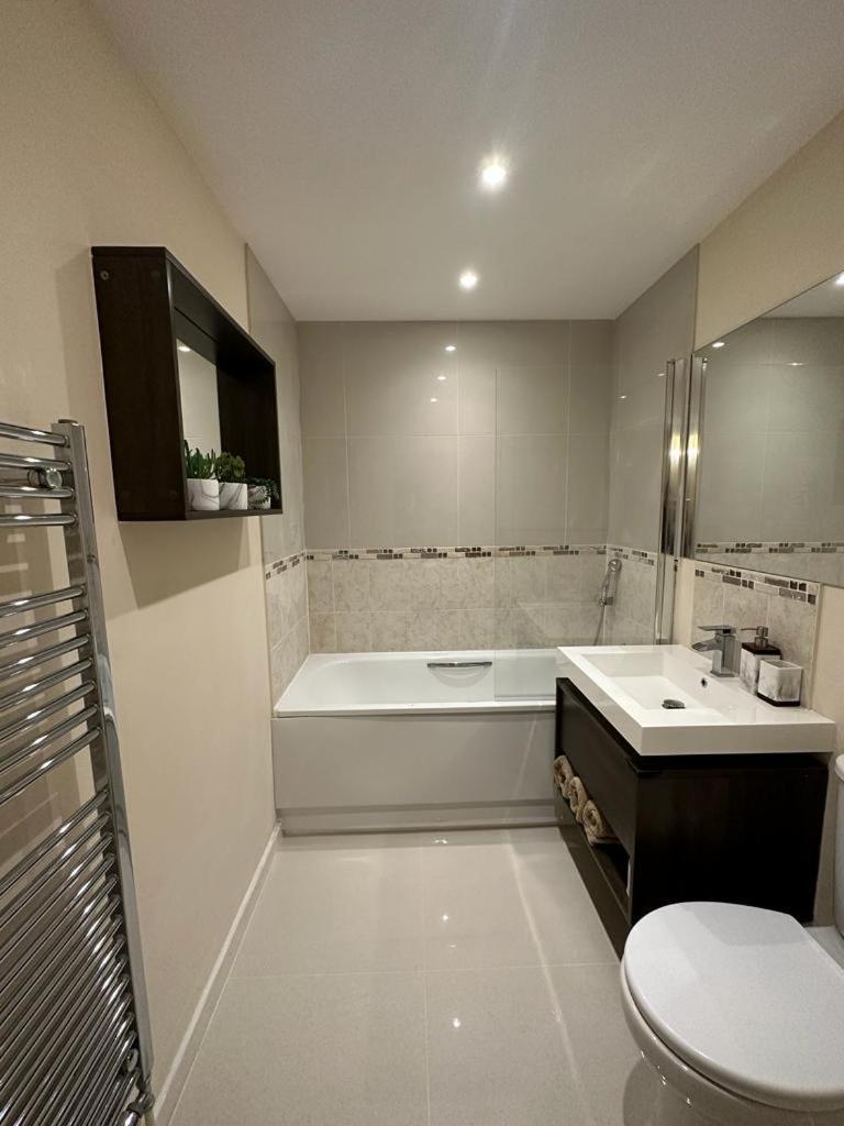 Modern Flat Appartement Watford  Buitenkant foto